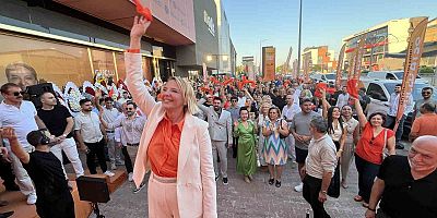Antalya İş Dünyasında Seçim Heyecanı: Hatice Öz Seçim Ofisini Açtı