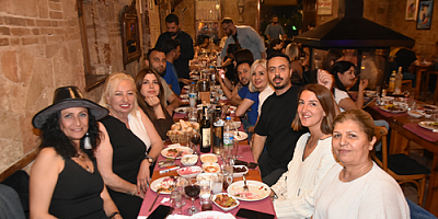 Nevit Kodallı Polifonik Korosu Antalya Festivali'ne Damga Vurdu, Kutlama Adresi Kaleiçi Oldu!