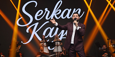 Serkan Kaya Coşkuya Dayanamadı, Gözleri Doldu