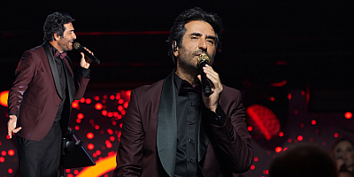 Şıklığı ve Samimi İtirafları Gözlerden Kaçmadı