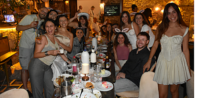 Villa Perla'da Bekarlığa Veda Coşkusu: Sınır Tanımayan Eğlence!