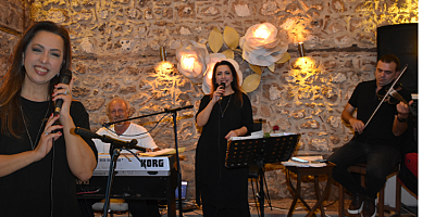 Villa Perla'nın Kraliçesi Sahnede! Pınar Akduman, Cumartesi Eğlencesine Ateş Kattı!