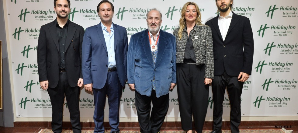 UĞUR BATUR’DAN MEHMETÇİKLER İÇİN ANLAMLI MÜZAYEDE